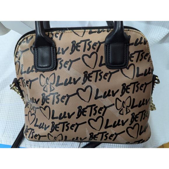 BETSEY JOHNSON! BLACK & TAN LOGO FABRIC CROSSBODY PURSE, BAG, HANDBAG! SWEET! - Picture 11 of 12